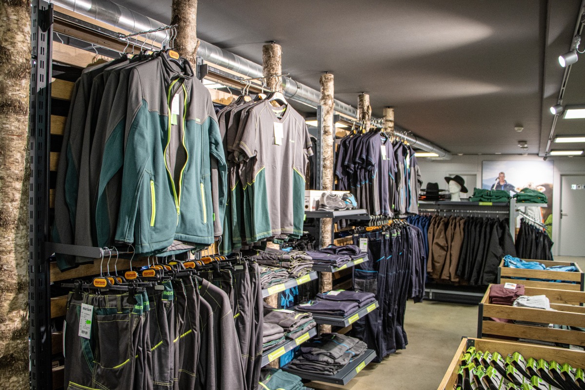 Wikland-Verkaufsladen Sumiswald Wikland-Verkaufsladen in Sumiswald mit Jacken, Shirts und Arbeitshosen